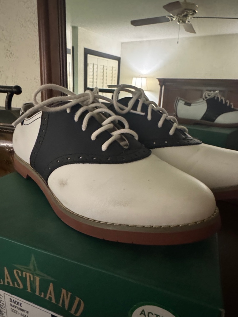 Eastland Two-Tone Saddle Oxfords in Navy and White women's 8.5 M US NWOT